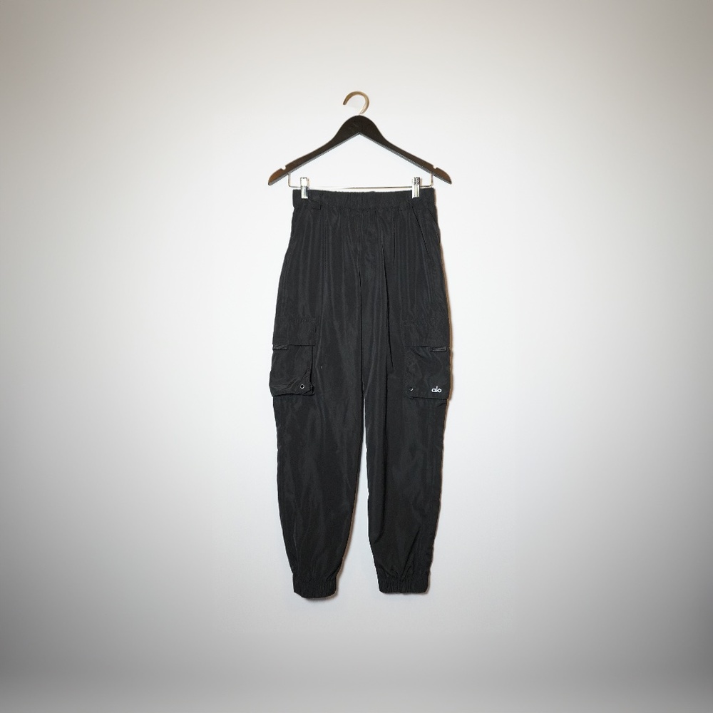 Alo Yoga Women's Megastar Cargo Nylon Water Resistant Straight Leg Pants Black S